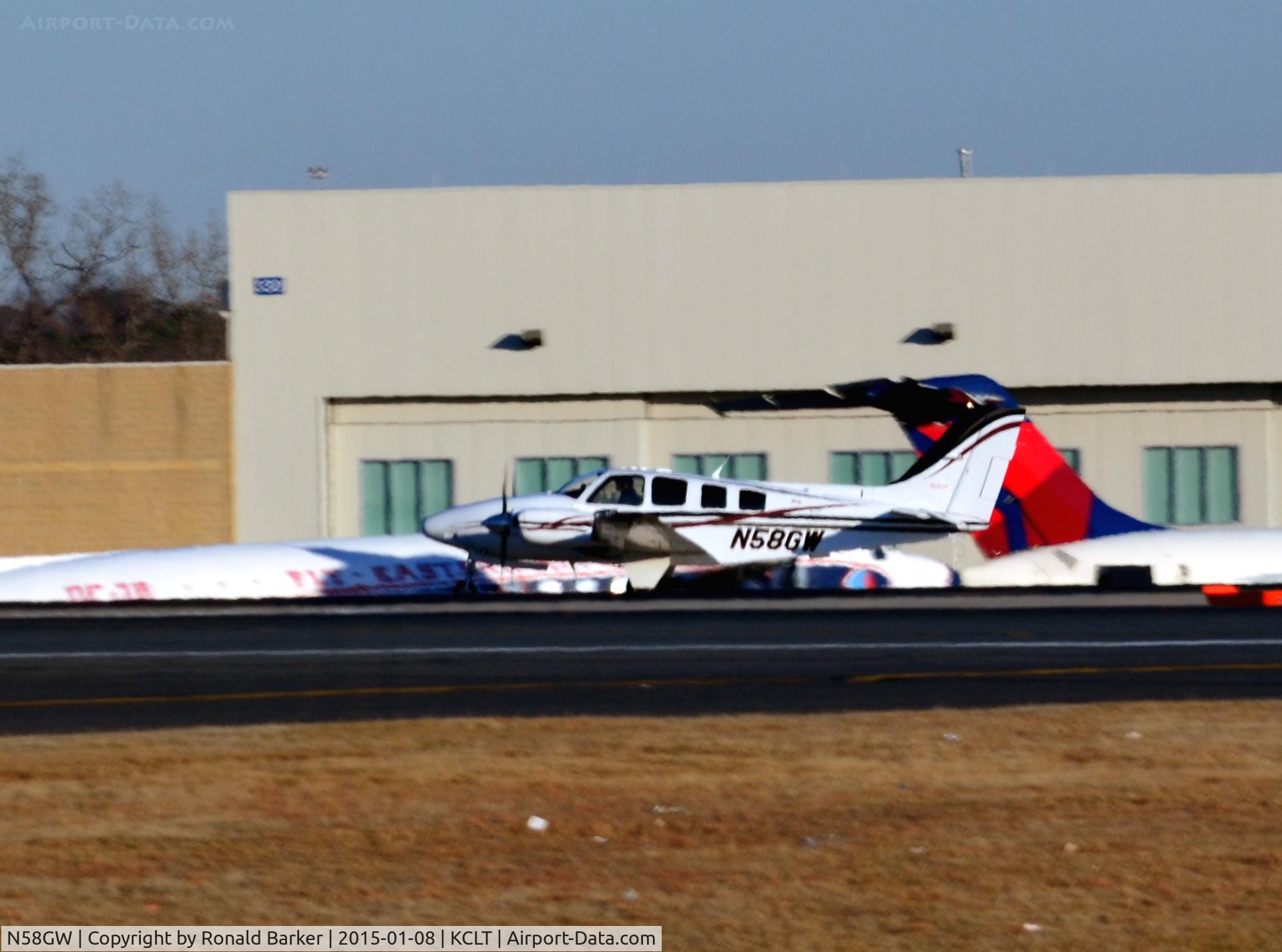 N58GW, Raytheon Aircraft Company 58 C/N TH-2048, Taxi CLT