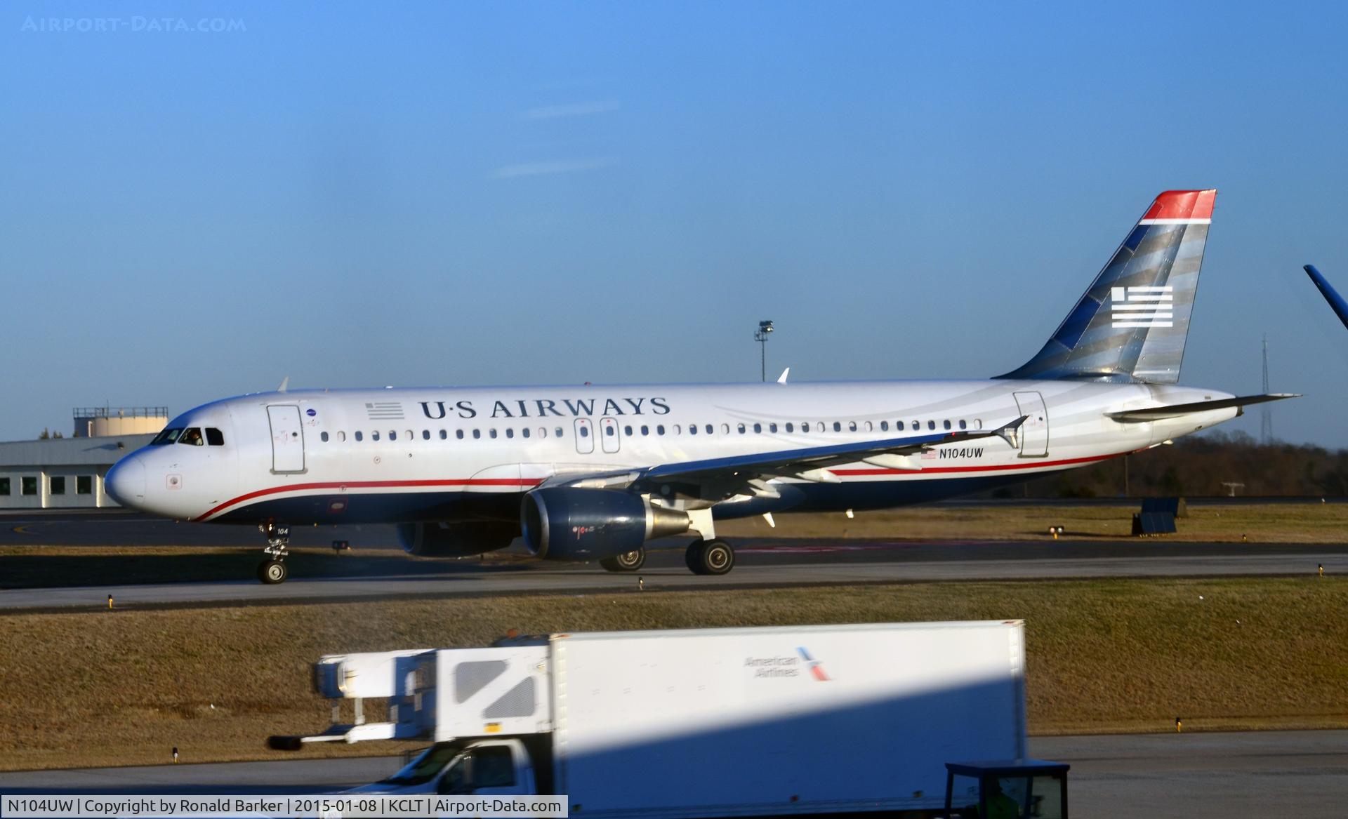 N104UW, 1999 Airbus A320-214 C/N 0863, Taxi CLT