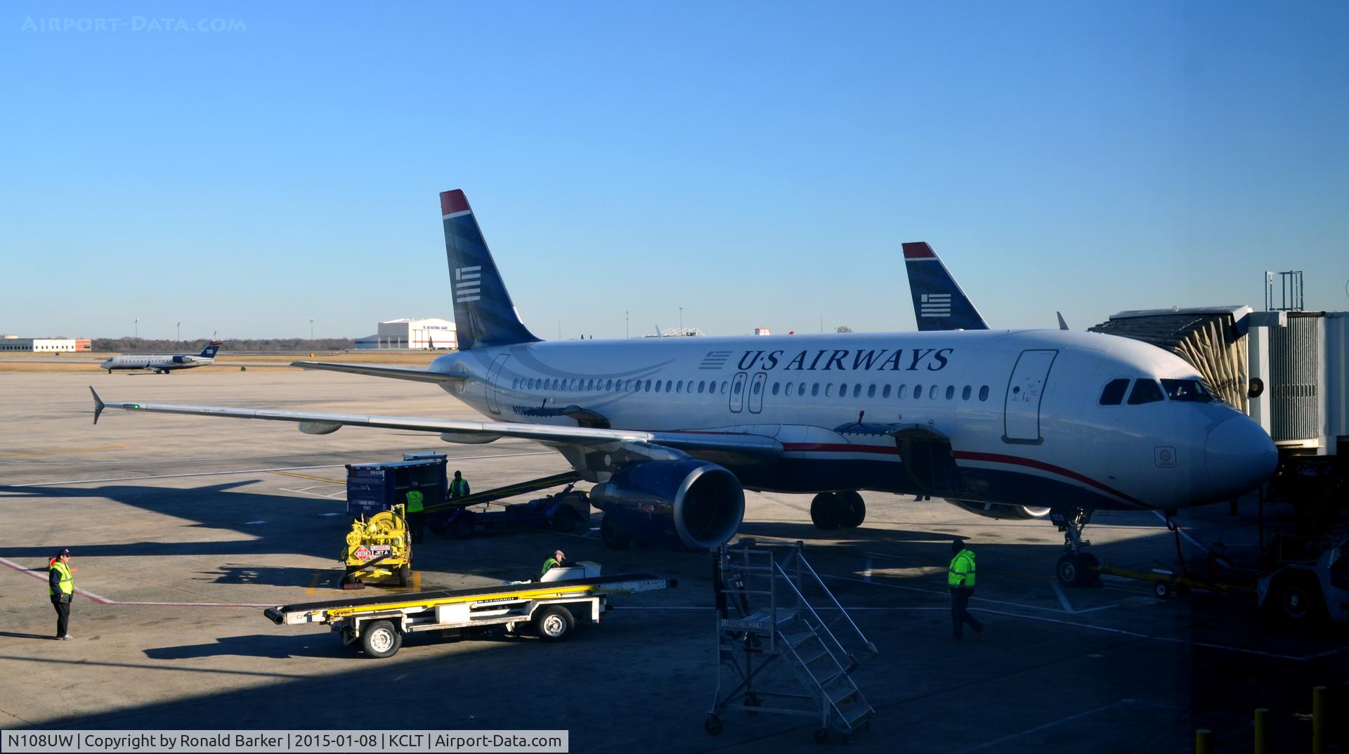 N108UW, 1999 Airbus A320-214 C/N 1061, At the gate CLT