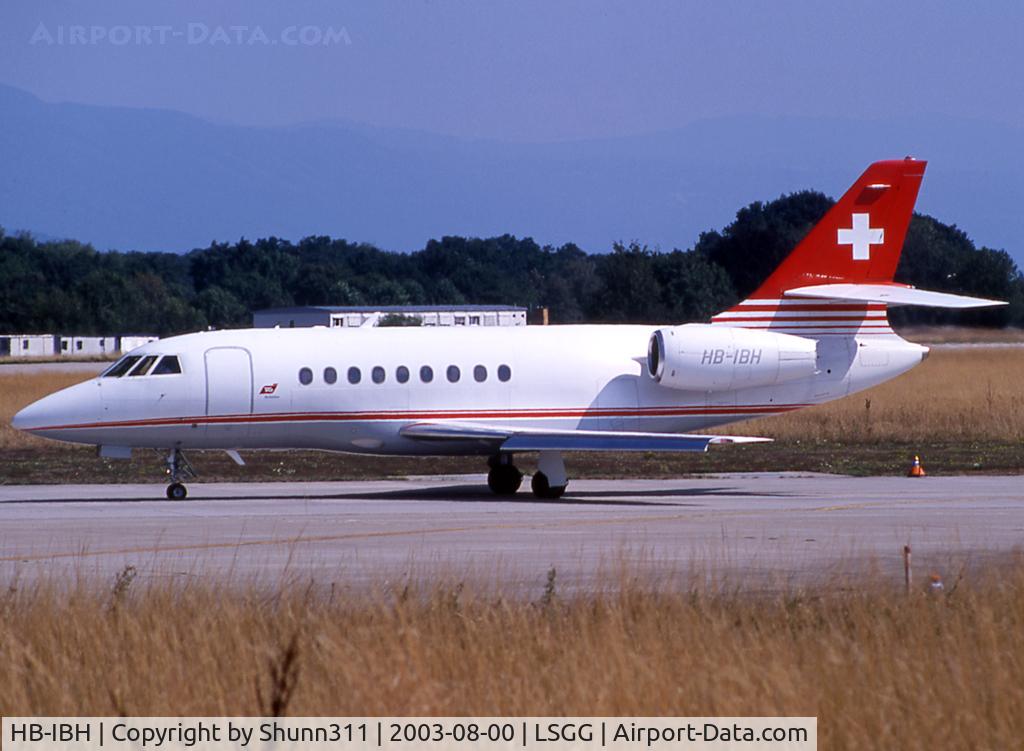 HB-IBH, 1996 Dassault Falcon 2000 C/N 042, Lining up rwy 05 for departure...
