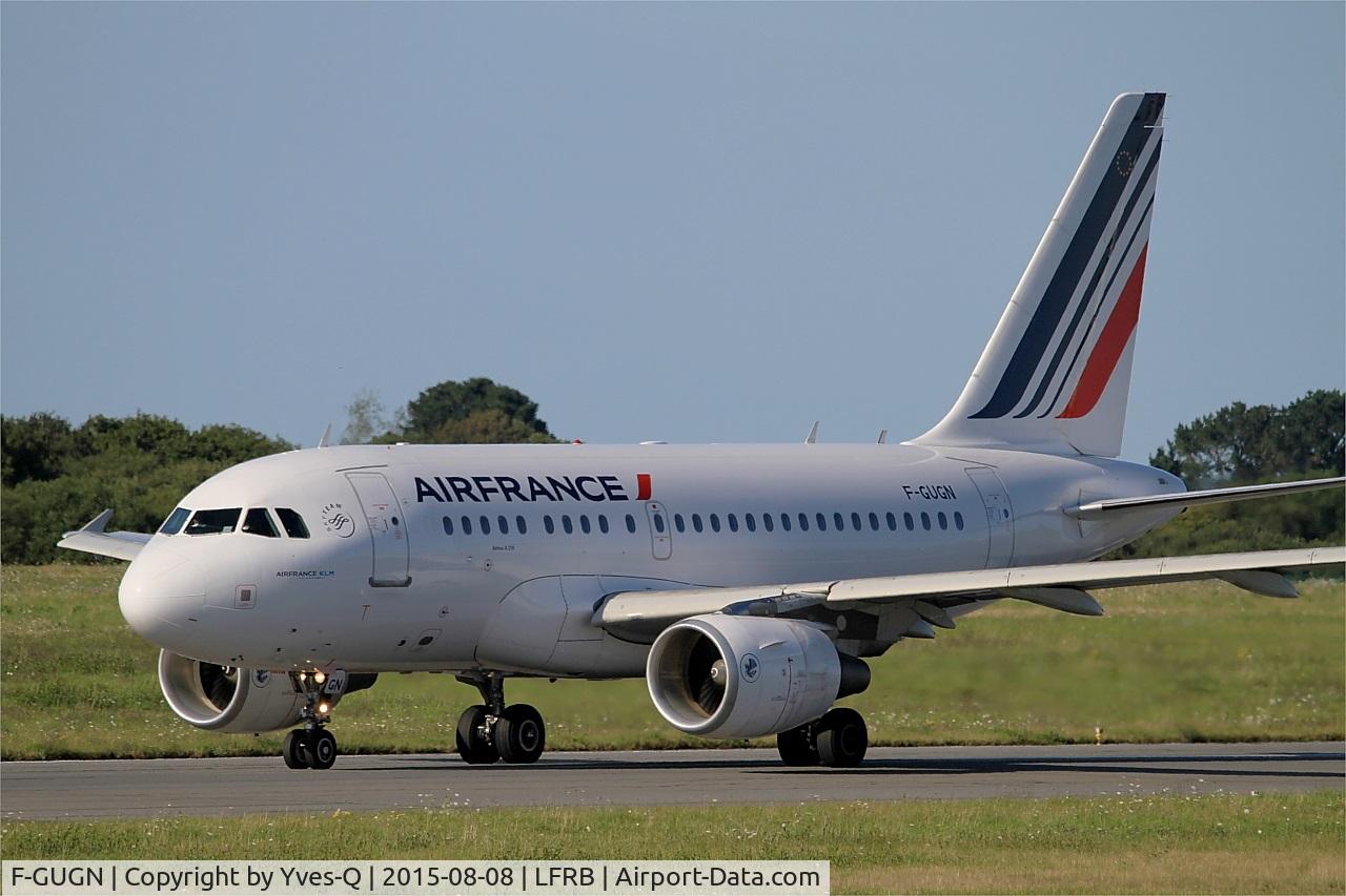 F-GUGN, 2006 Airbus A318-111 C/N 2918, Airbus A318-111, Taxiing to holding point rwy 07R, Brest-Bretagne airport (LFRB-BES)