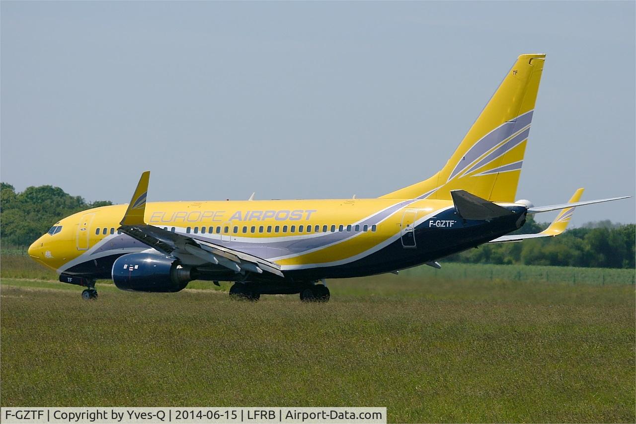 F-GZTF, 1999 Boeing 737-73S C/N 29081, Boeing 737-73S, Take off run rwy 25L, Brest-Bretagne Airport (LFRB-BES)