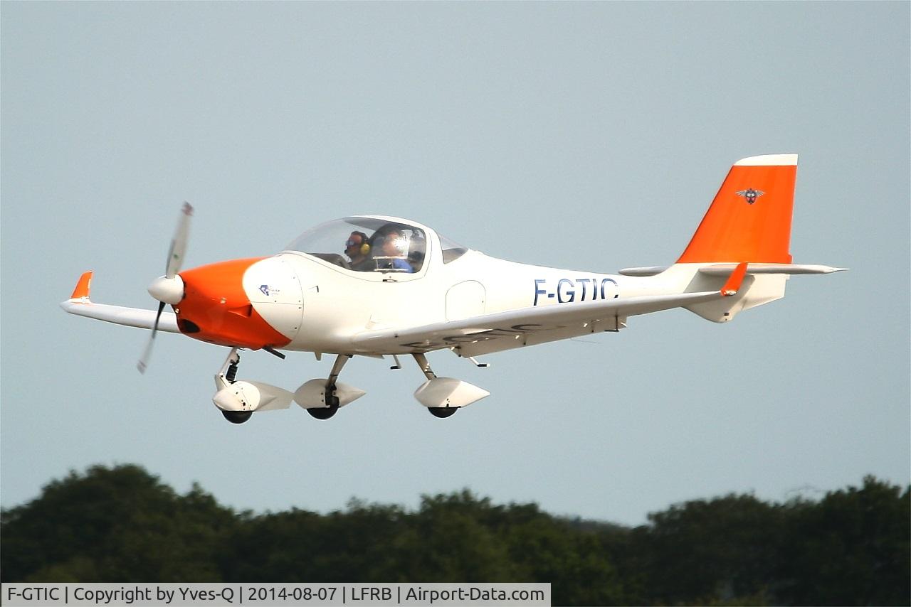 F-GTIC, 2003 Aquila A210 (AT01) C/N AT01-133, Aquila A210 (AT01), On final rwy 25L, Brest-Bretagne airport (LFRB-BES)