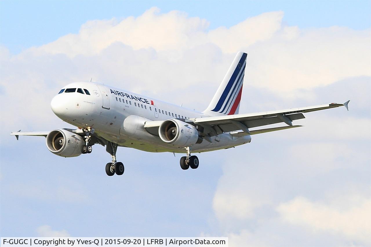 F-GUGC, 2002 Airbus A318-111 C/N 2071, Airbus A318-111, Short approach rwy 25L, Brest-Bretagne airport (LFRB-BES)