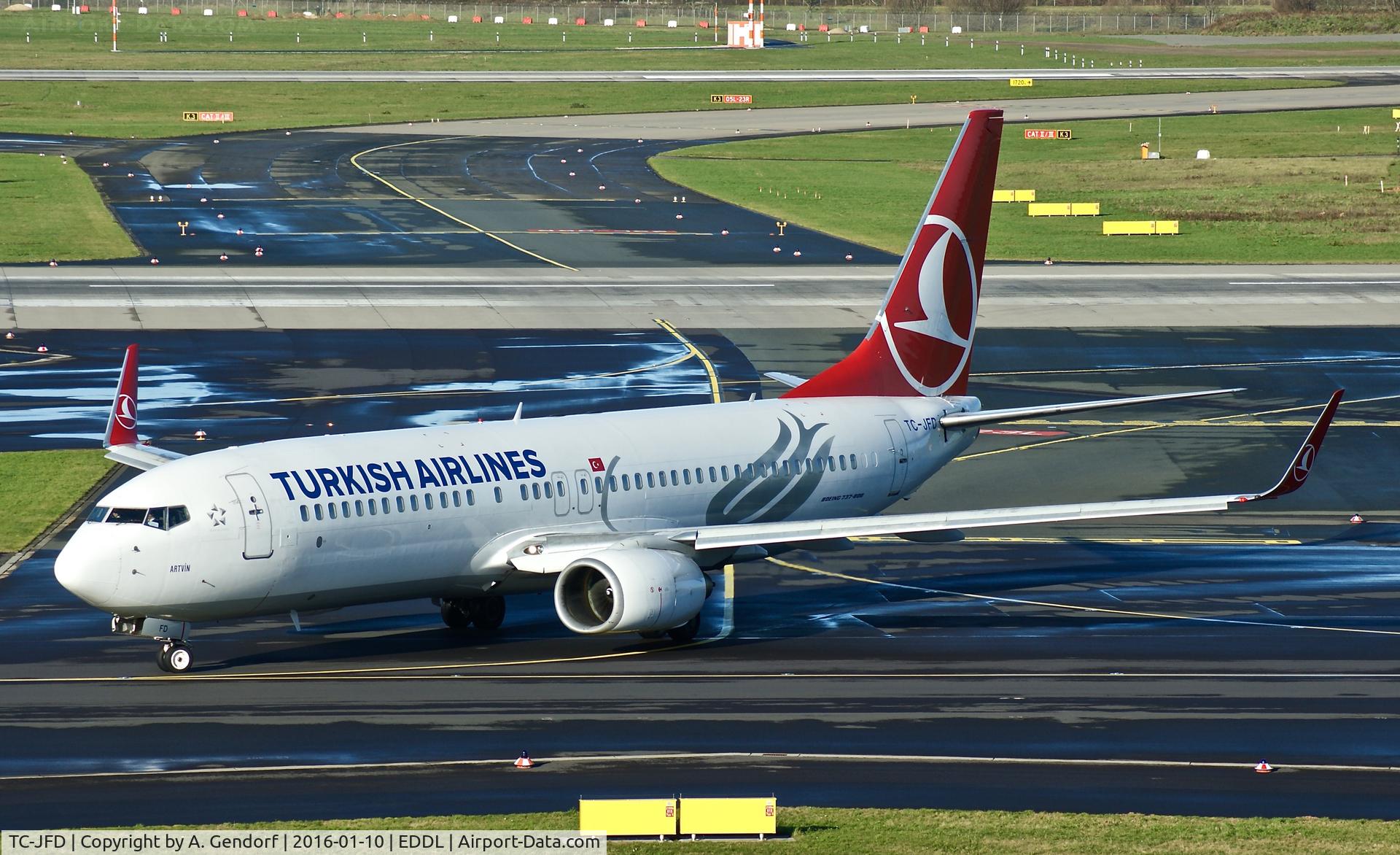 TC-JFD, 1998 Boeing 737-8F2 C/N 29766, Turkish Airlines, is here taxiing shortly after landing at Düsseldorf Int'l(EDDL)
