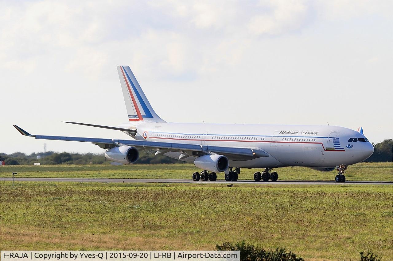 F-RAJA, 1995 Airbus A340-212 C/N 075, French Air Force Airbus A340-212, Taxiing to holding point rwy 25L, Brest-Bretagne airport (LFRB-BES)
