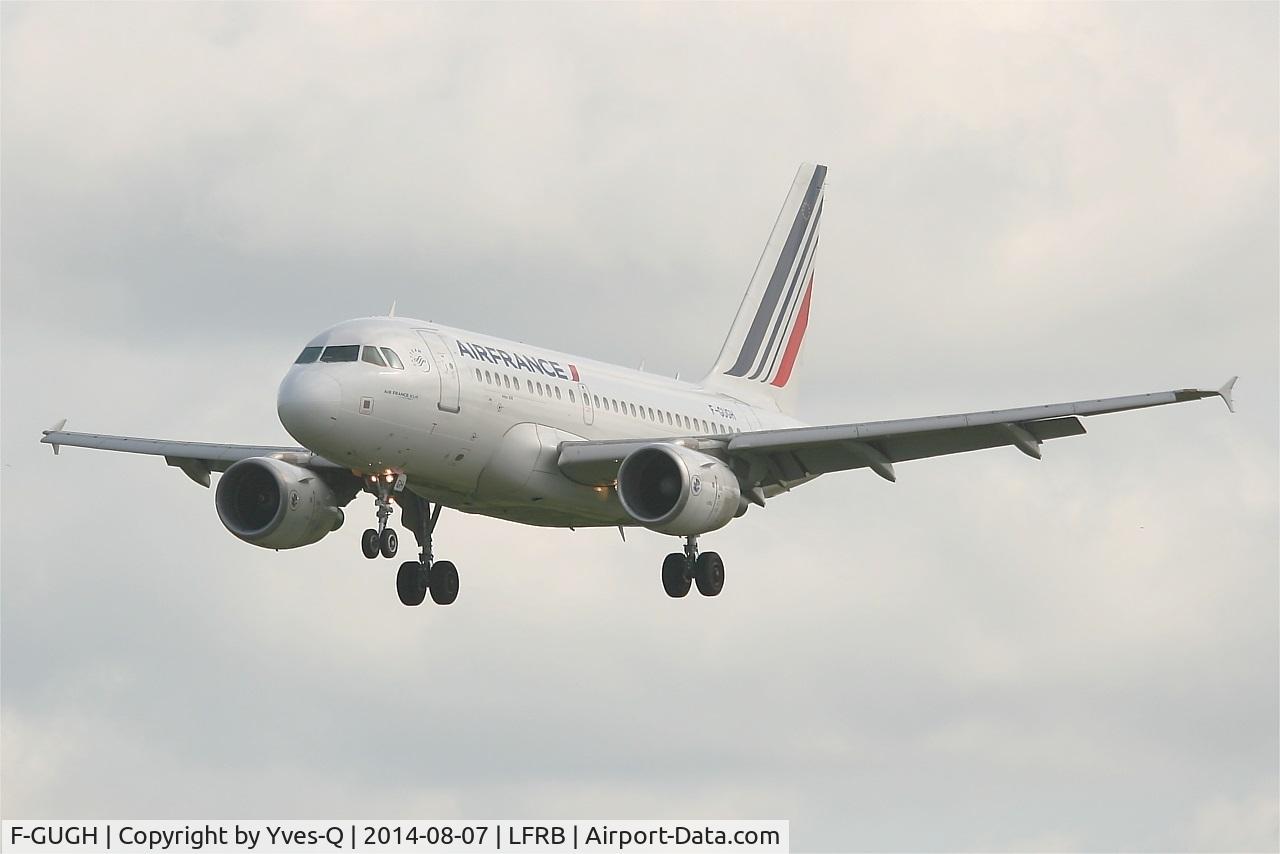F-GUGH, 2004 Airbus A318-111 C/N 2344, Airbus A318-111, Short approach rwy 25L, Brest-Bretagne airport (LFRB-BES)
