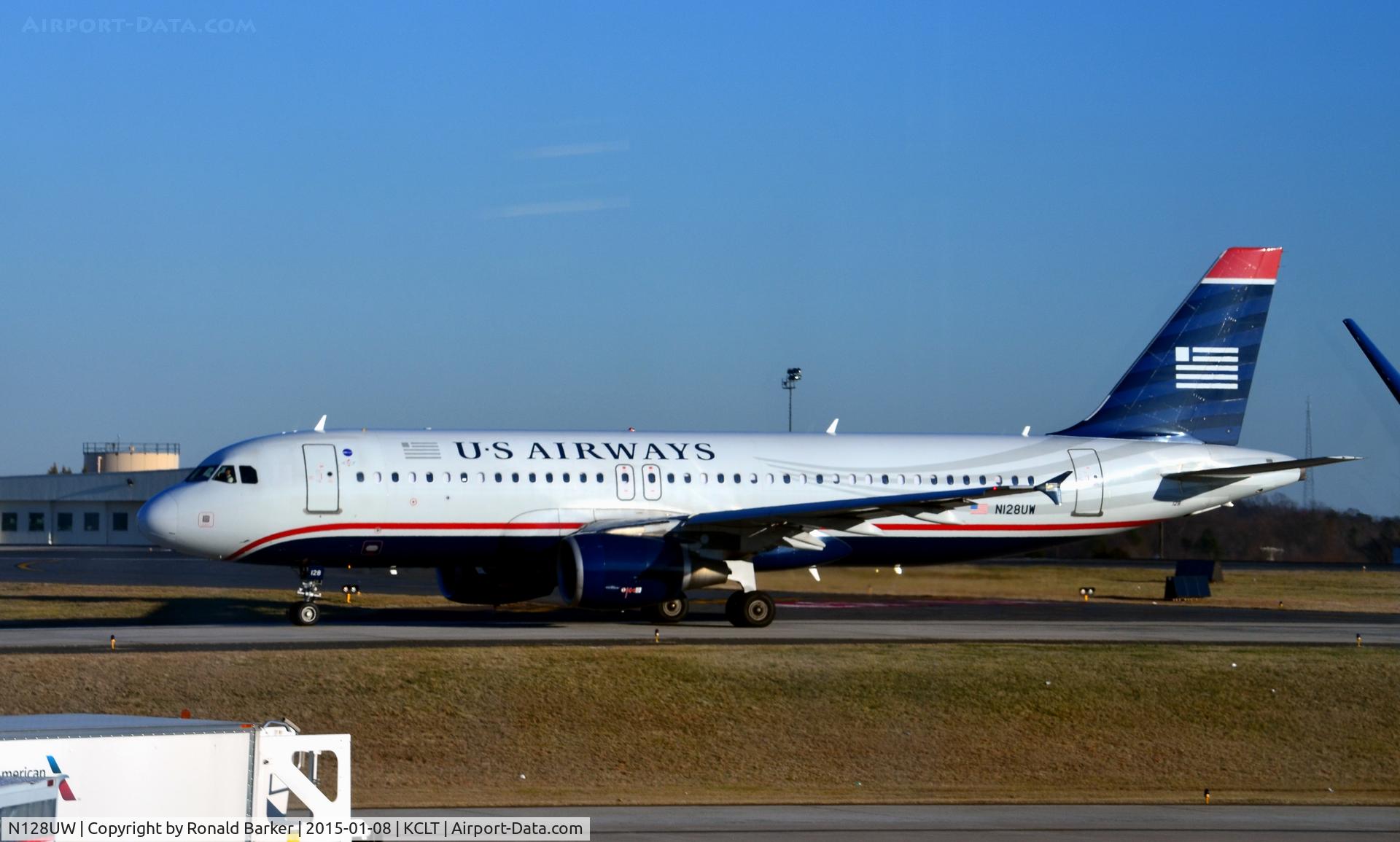 N128UW, 2010 Airbus A320-214 C/N 4242, Taxi CLT