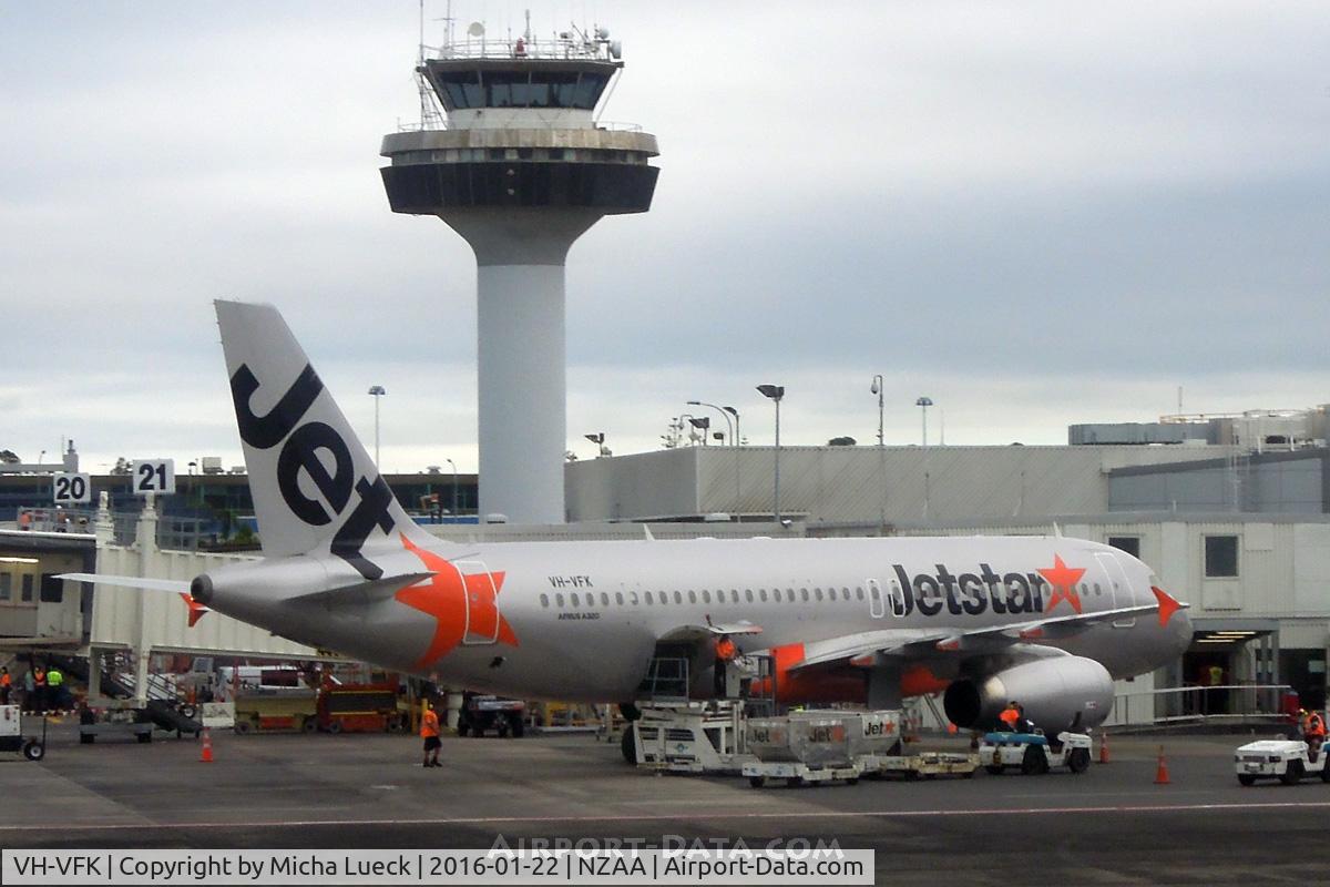 VH-VFK, 2012 Airbus A320-232 C/N 5334, At Auckland