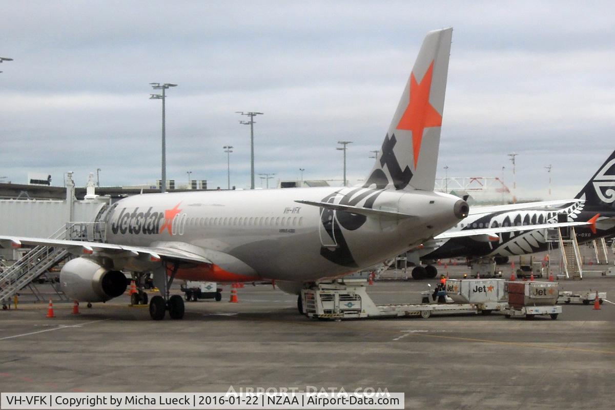 VH-VFK, 2012 Airbus A320-232 C/N 5334, At Auckland