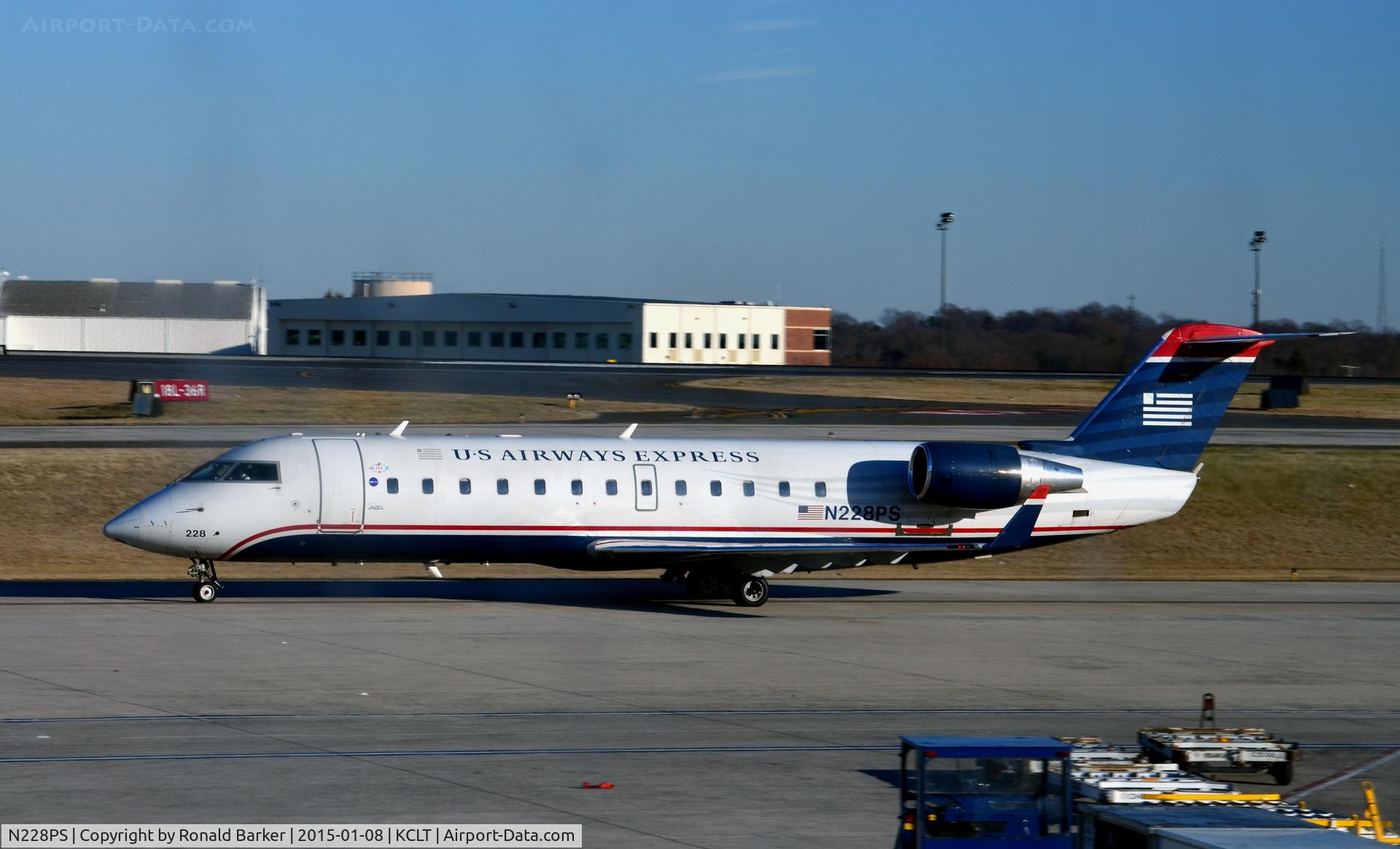 N228PS, 2004 Bombardier CRJ-200ER (CL-600-2B19) C/N 7897, Taxi CLT