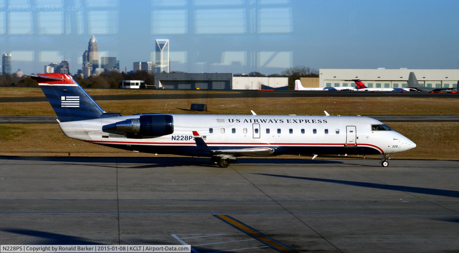 N228PS, 2004 Bombardier CRJ-200ER (CL-600-2B19) C/N 7897, Taxi CLT