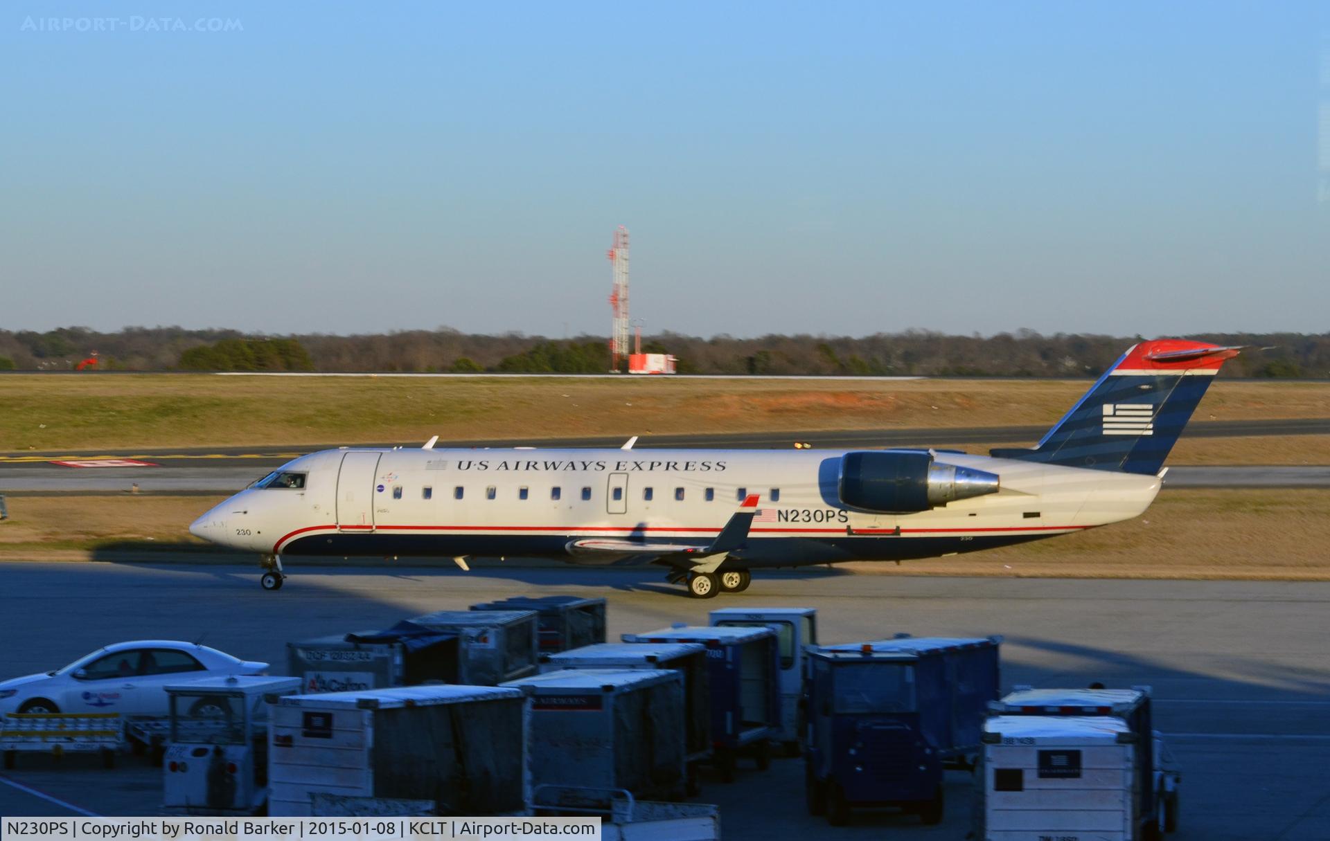 N230PS, 2004 Bombardier CRJ-200ER (CL-600-2B19) C/N 7904, Taxi CLT