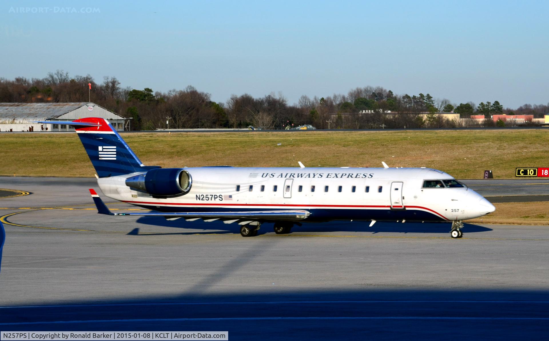 N257PS, 2004 Bombardier CRJ-200ER (CL-600-2B19) C/N 7939, Taxi CLT