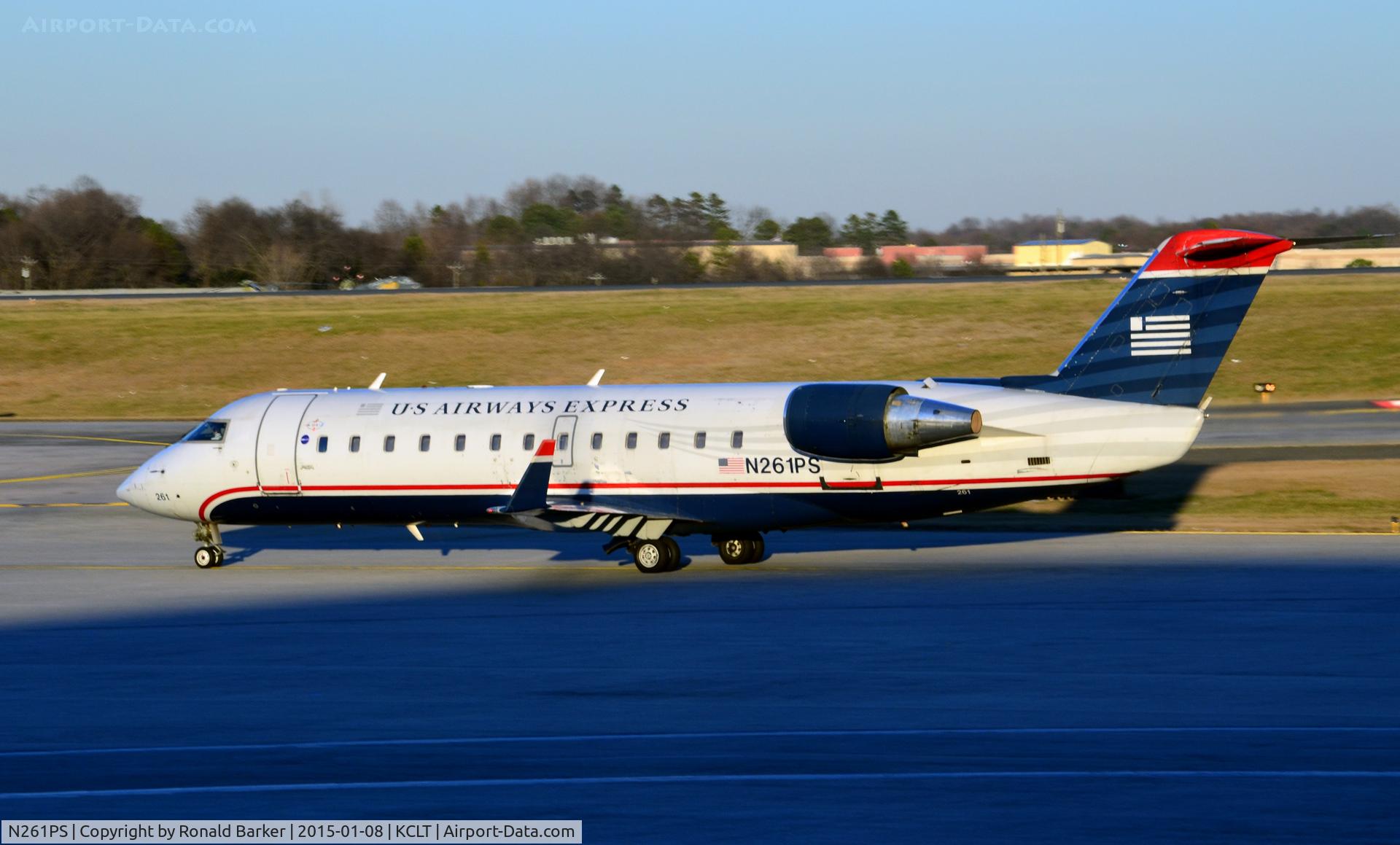 N261PS, 2004 Bombardier CRJ-200ER (CL-600-2B19) C/N 7959, Taxi CLT