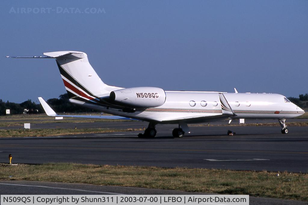 N509QS, 2001 Gulfstream Aerospace G-V C/N 637, Parked at the General Aviation area...