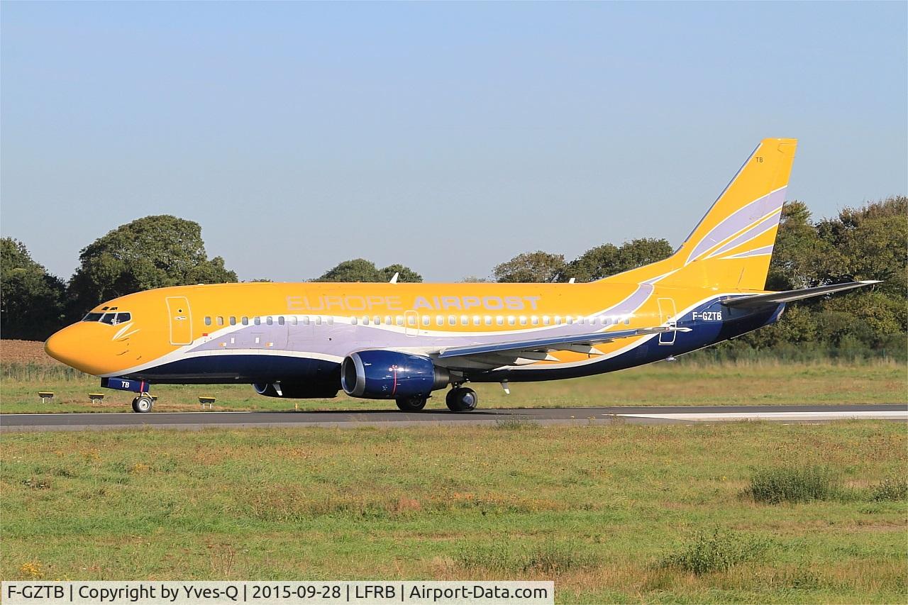 F-GZTB, 1999 Boeing 737-33V C/N 29336, Boeing 737-33V, Taxiing to holding point rwy 07R, Brest-Bretagne airport (LFRB-BES)
