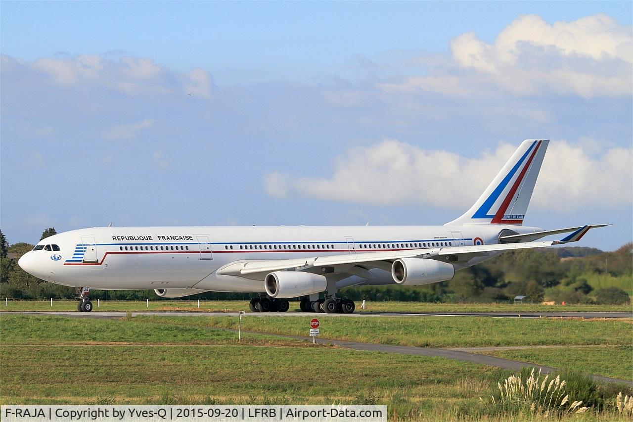 F-RAJA, 1995 Airbus A340-212 C/N 075, French Air Force Airbus A340-212, Take off run rwy 25L, Brest-Bretagne airport (LFRB-BES)