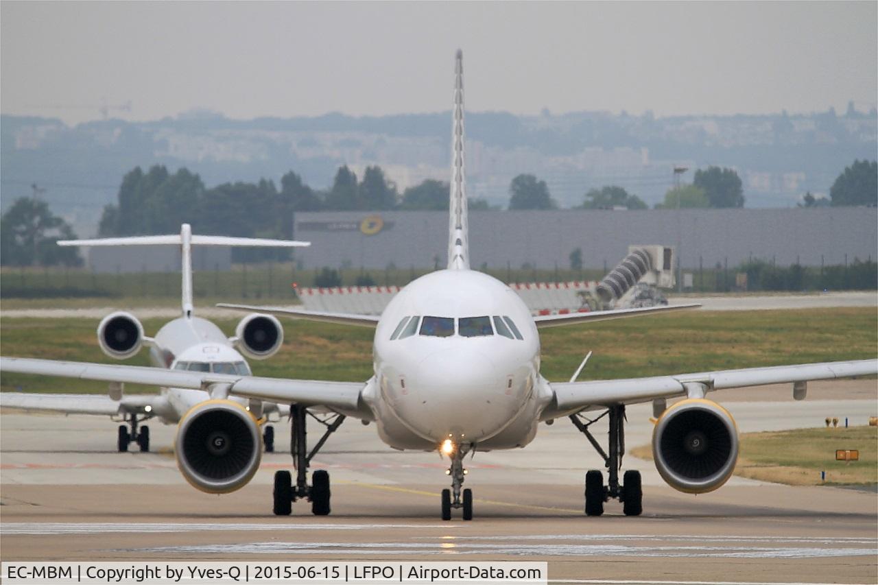 EC-MBM, 2010 Airbus A320-214 C/N 4463, Airbus A320-214,Holding point rwy 08, Paris-Orly airport (LFPO-ORY)