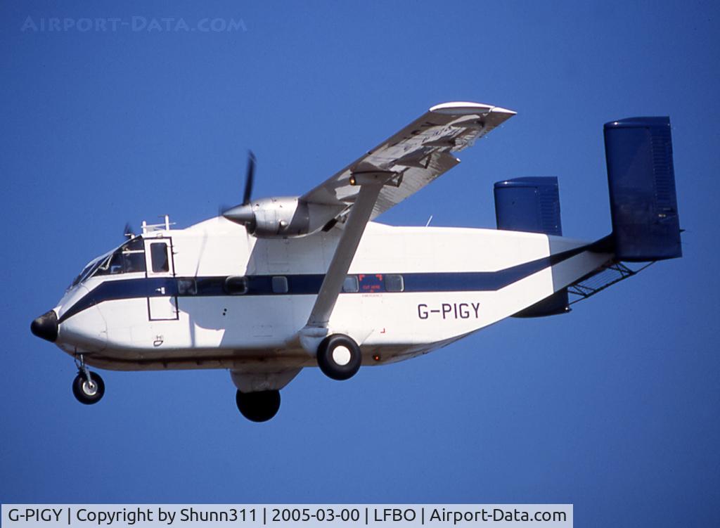 G-PIGY, 1975 Short SC-7 Skyvan 3-100 C/N SH.1943, Landing rwy 14R