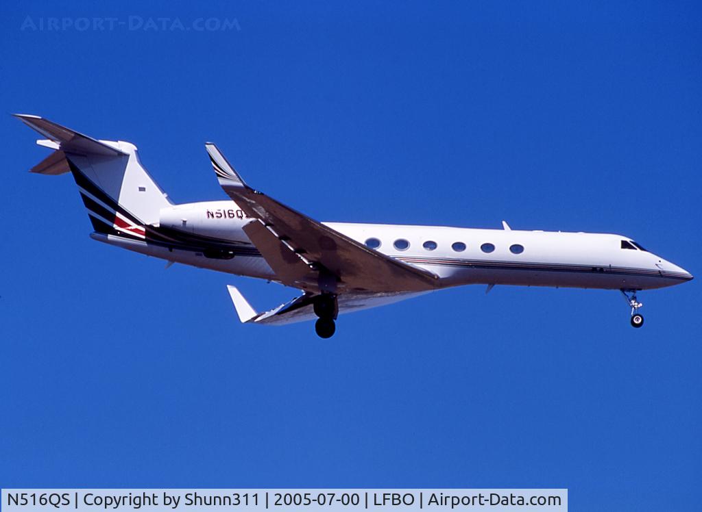 N516QS, 2001 Gulfstream Aerospace G-V C/N 658, Landing rwy 14R
