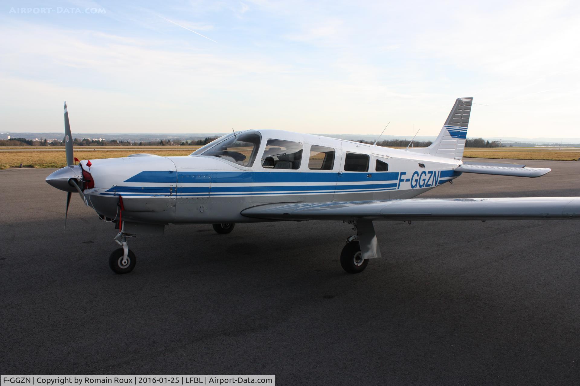 F-GGZN, Piper PA-32R-301 Saratoga SP C/N 32R-8313030, Parked