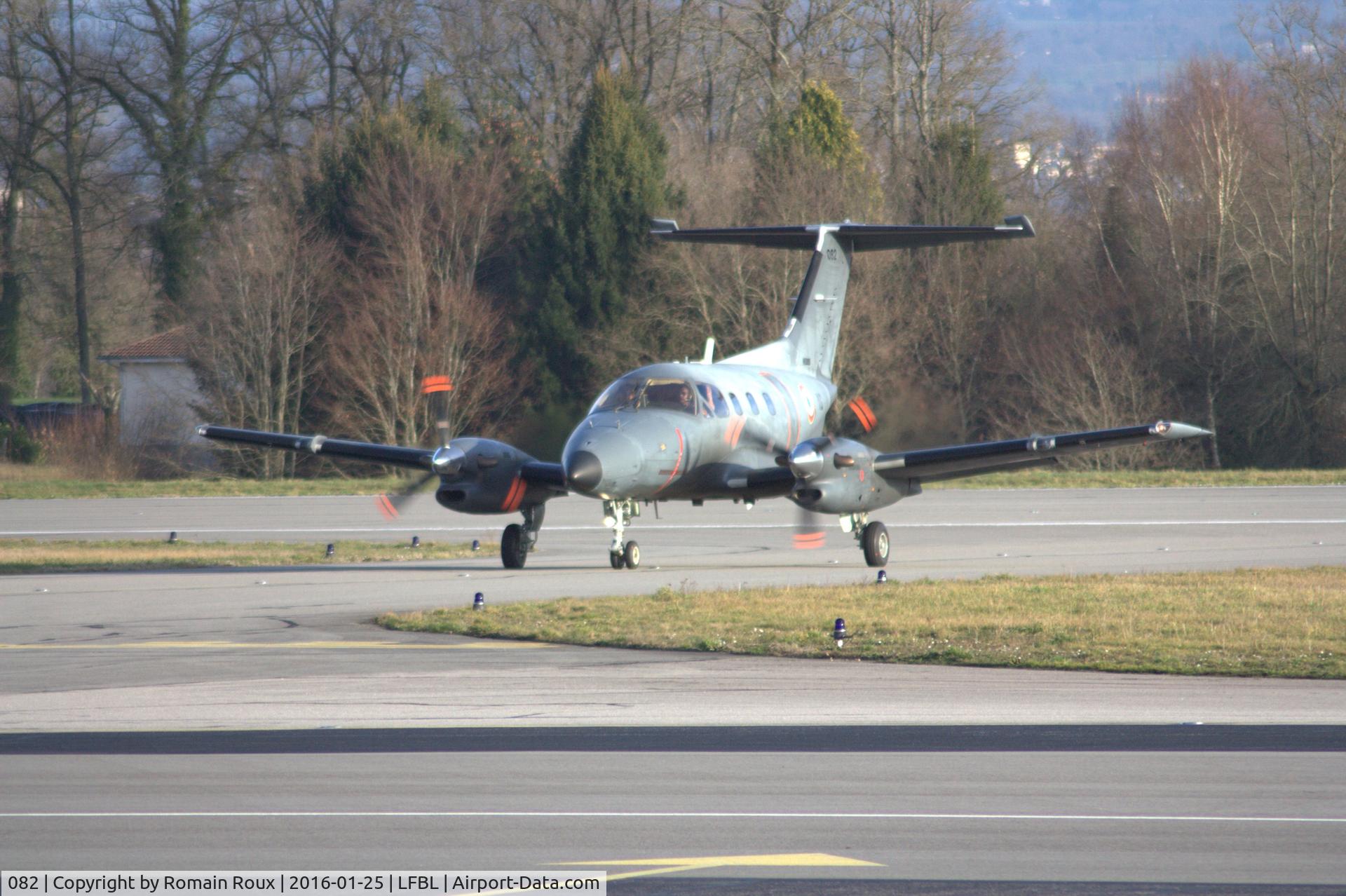 082, 1983 Embraer EMB-121AA Xingu C/N 121082, Taxiing