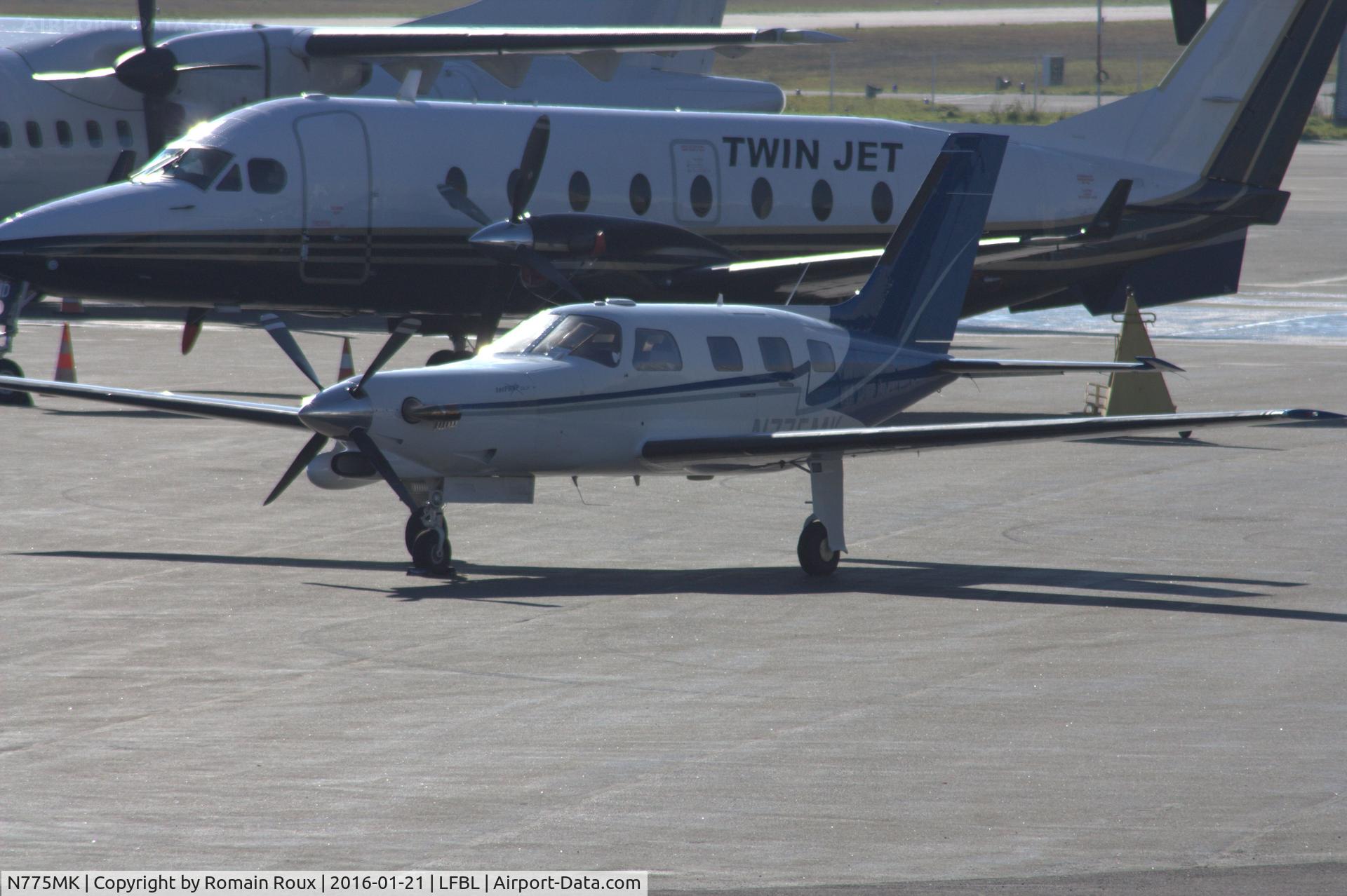 082, 1983 Embraer EMB-121AA Xingu C/N 121082, Parked