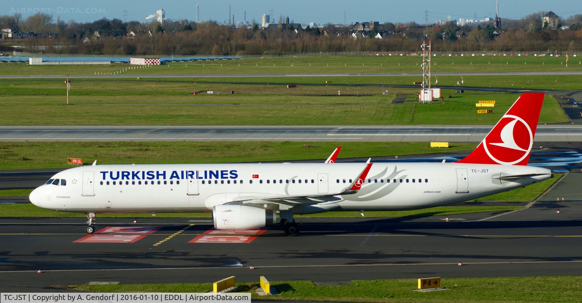 TC-JST, 2015 Airbus A321-231 C/N 6682, Turkish Airlines, is here taxiing to the gate at Düsseldorf Int'l(EDDL)