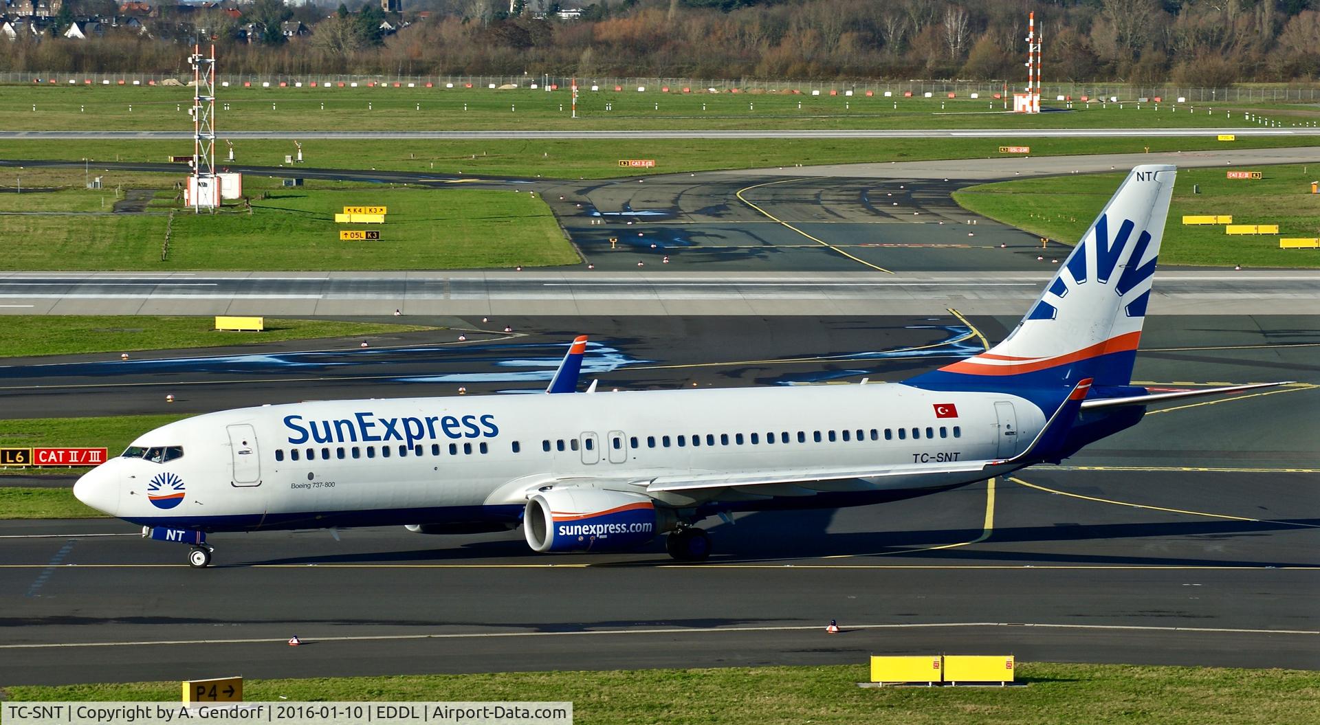 TC-SNT, 2010 Boeing 737-8HC C/N 40755, Sun Express, is here on the way to the gate at Düsseldorf Int'l(EDDL)