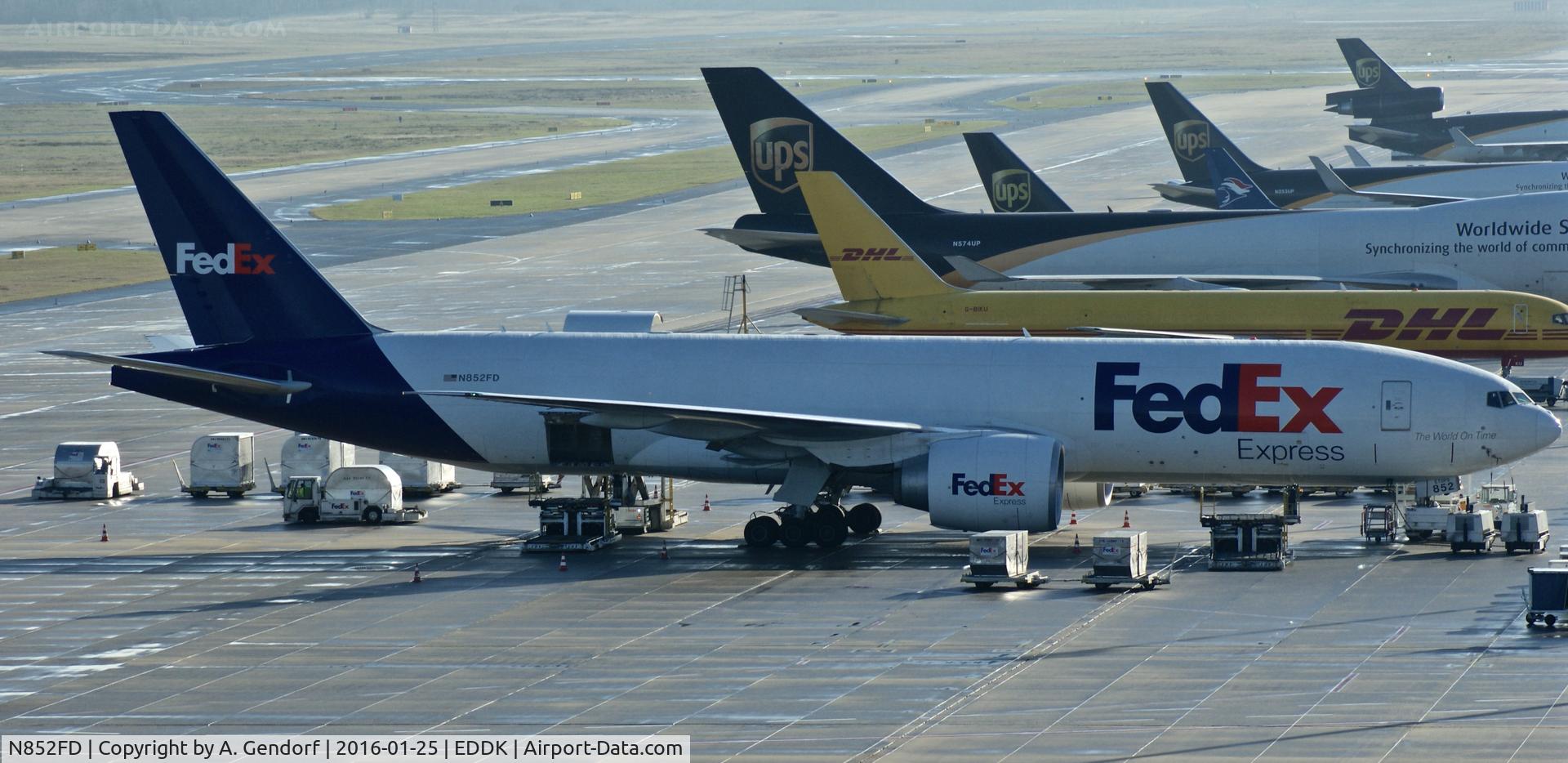N852FD, 2010 Boeing 777-FS2 C/N 37723, Fed Ex, is here waiting for the next load at Köln / Bonn Airport(EDDK)