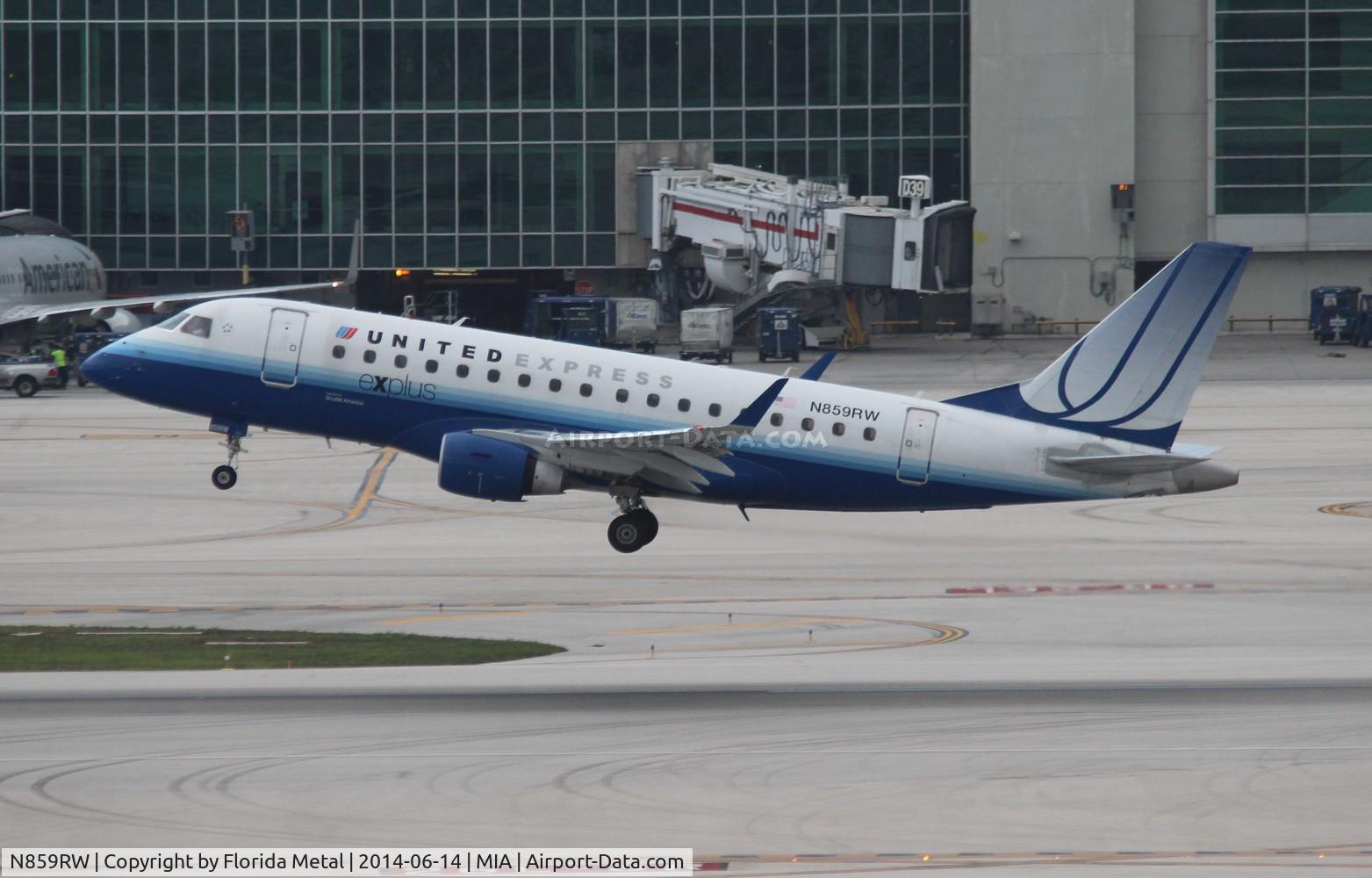 N859RW, 2005 Embraer 170SE (ERJ-170-100SE) C/N 17000082, United Express