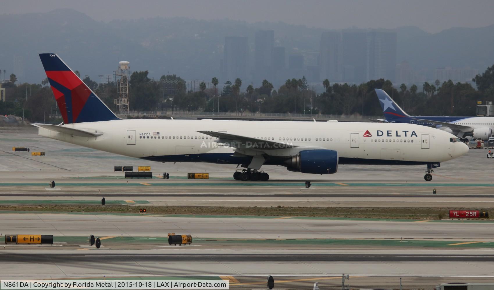 N861DA, 1999 Boeing 777-232 C/N 29952, Delta