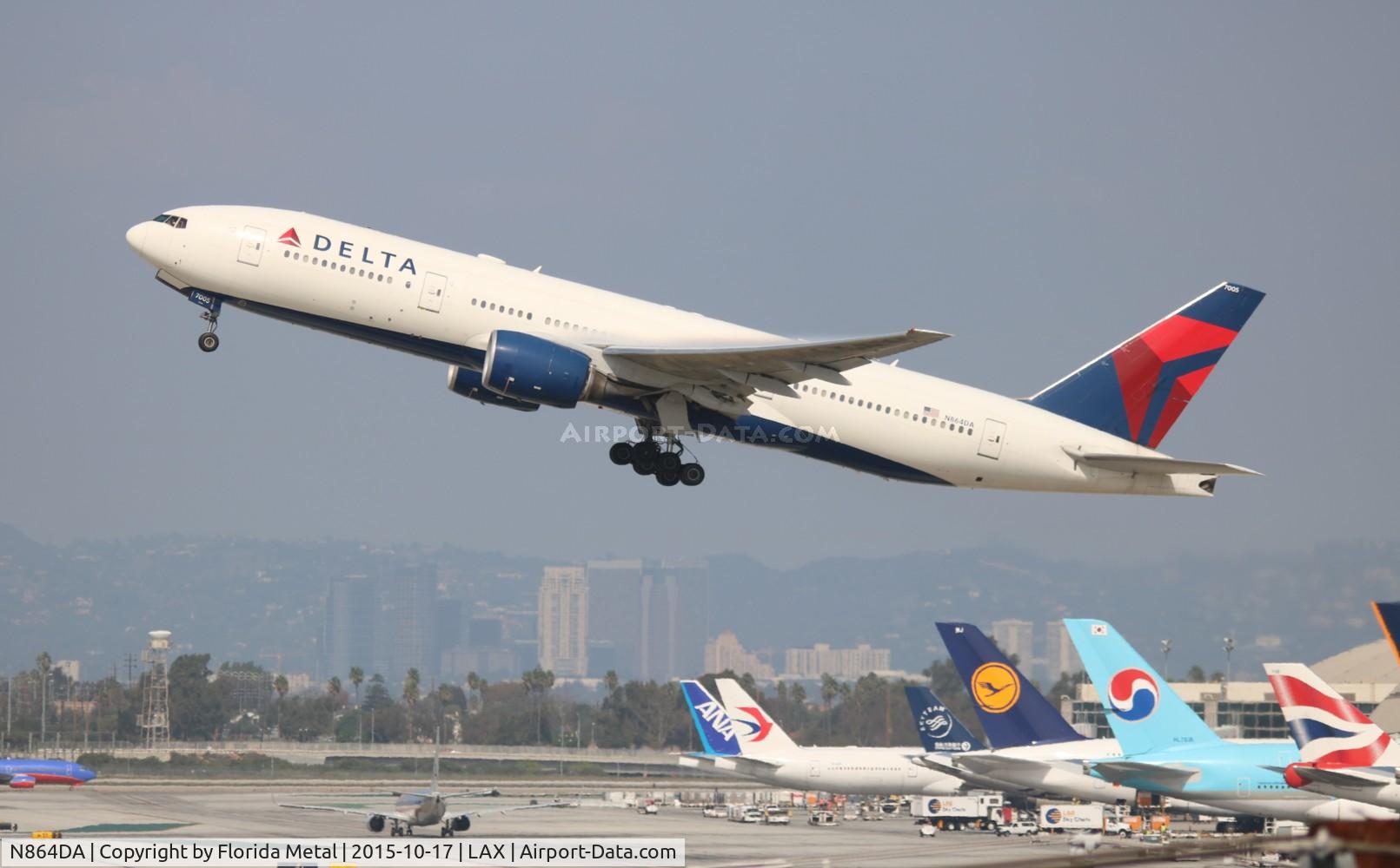 N864DA, 1999 Boeing 777-232 C/N 29736, Delta