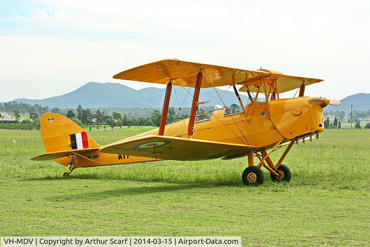 VH-MDV, 1943 De Havilland Australia DH-82A Tiger Moth C/N DHA468, VH-MDV Luskintyre Airfield NSW 2014