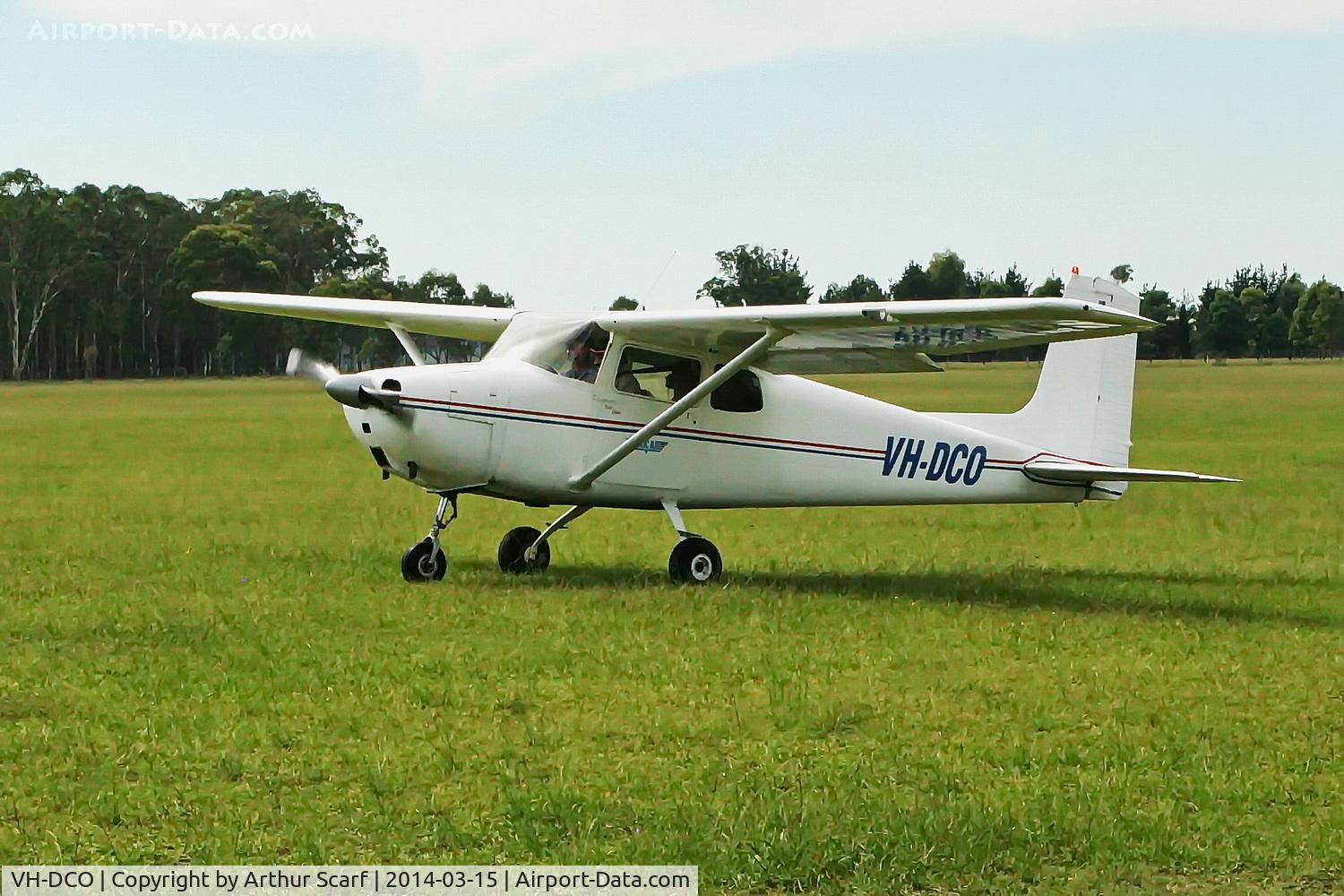 VH-DCO, 1957 Cessna 172 C/N 29392, VH-DCO Luskintyre Airfield NSW 2014