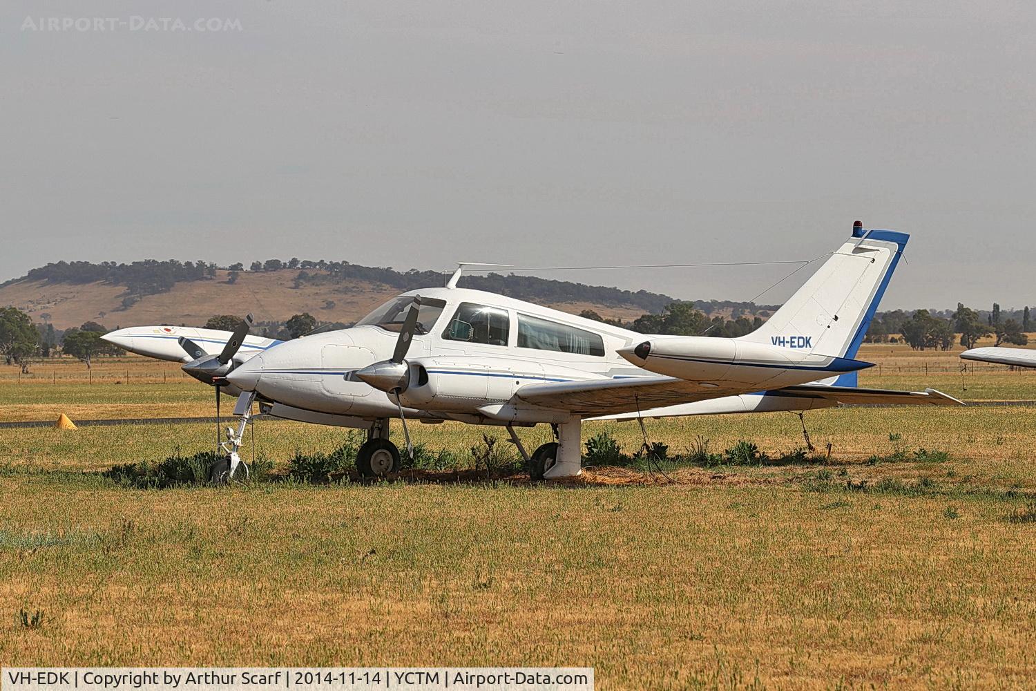 VH-EDK, 1967 Cessna 310L C/N 310L0186, VH-EDK Cootamundra NSW 2014