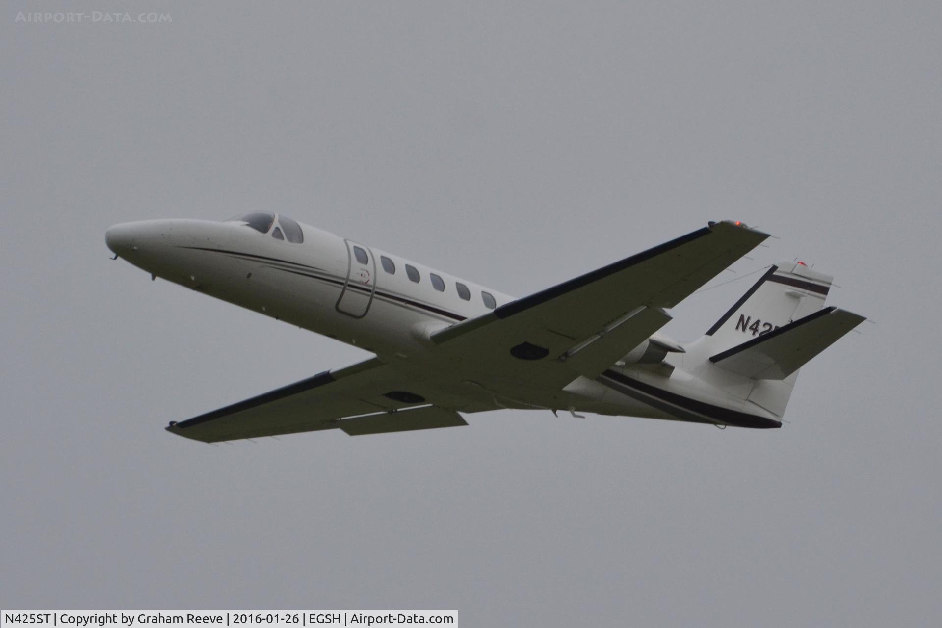 N425ST, 1992 Cessna 550 C/N 550-0709, Departing from Norwich.