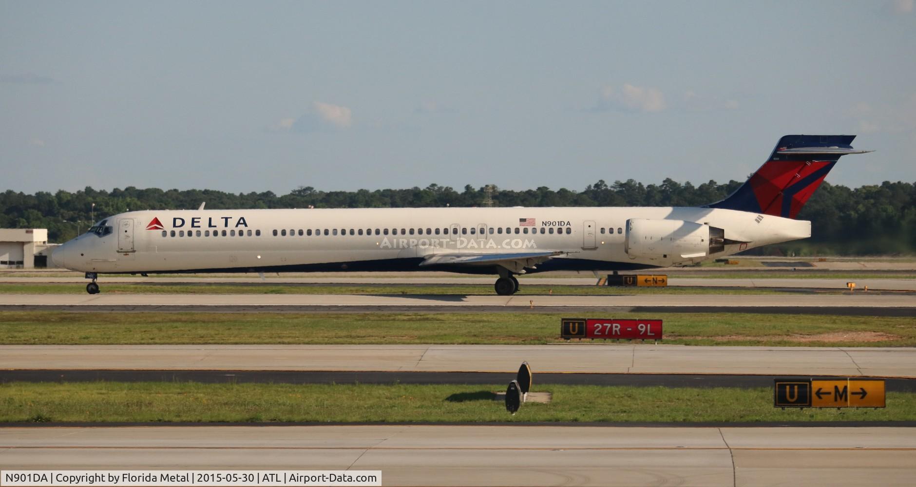 N901DA, 1995 McDonnell Douglas MD-90-30 C/N 53381, Delta