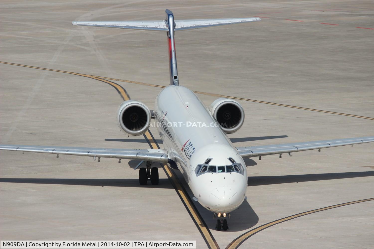N909DA, 1995 McDonnell Douglas MD-90-30 C/N 53389, Delta