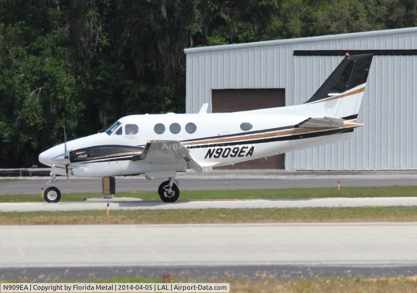 N909EA, 2008 Hawker Beechcraft Corp C90GTI King Air C/N LJ-1909, C90GTi