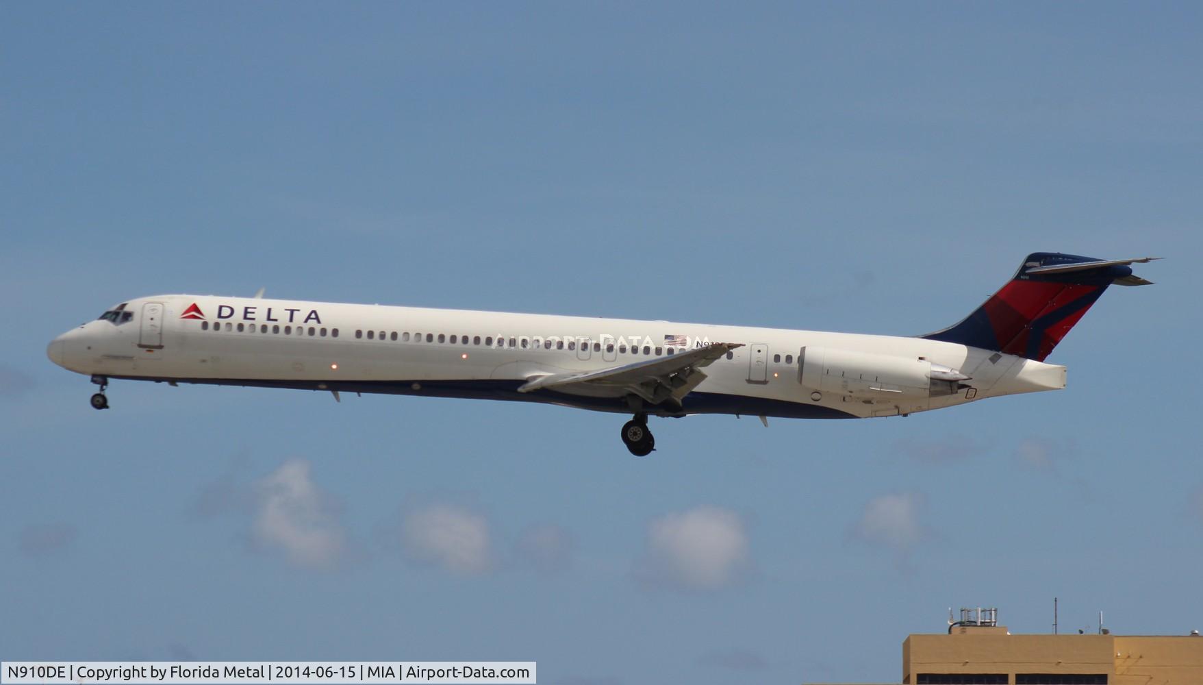 N910DE, 1992 McDonnell Douglas MD-88 C/N 53419, Delta