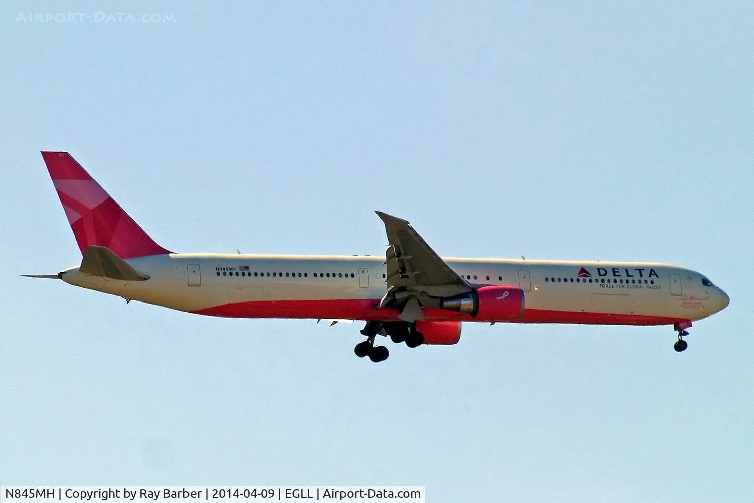 N845MH, 2002 Boeing 767-432/ER C/N 29719, Boeing 767-432ER [29719] (Delta Air Lines) Home~G 09/04/2014. On approach 27L.