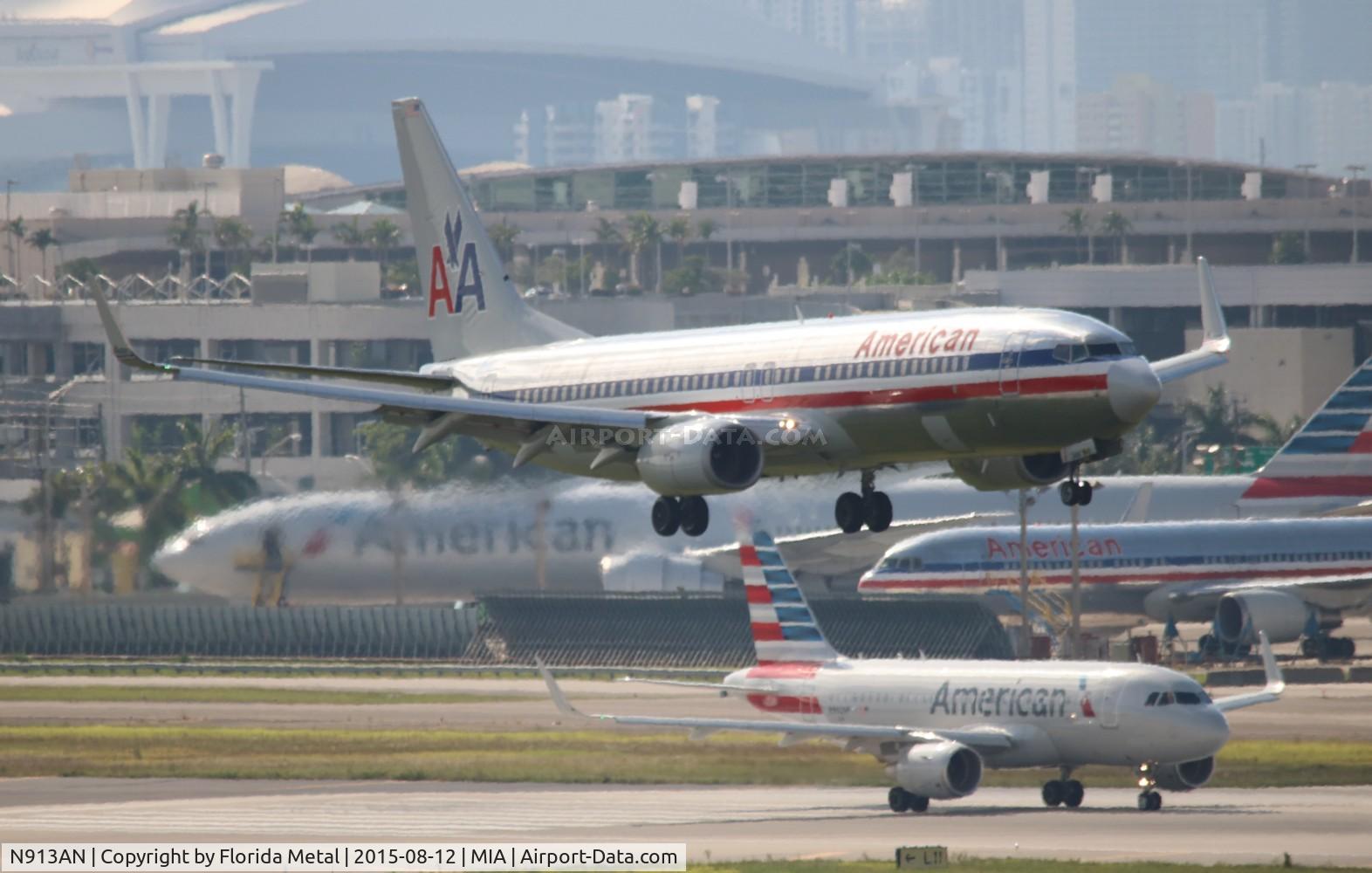N913AN, 1999 Boeing 737-823 C/N 29514, American
