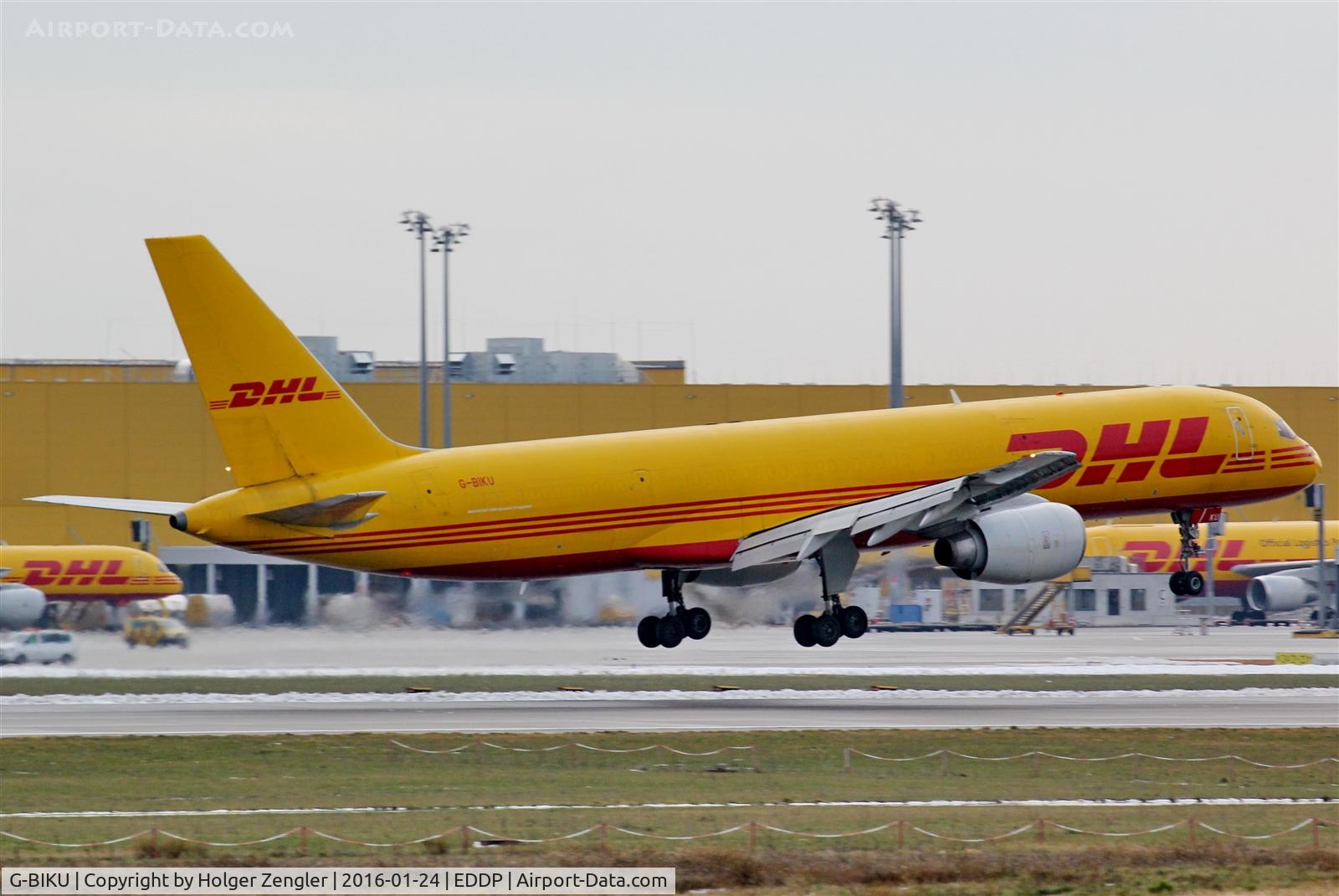 G-BIKU, 1985 Boeing 757-236/SF C/N 23399, Arrival on rwy 26L.....