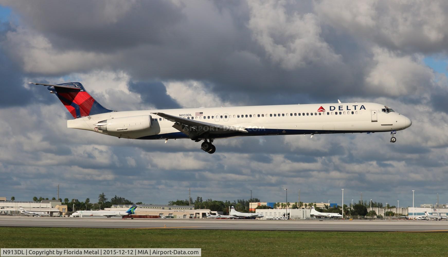 N913DL, 1988 McDonnell Douglas MD-88 C/N 49544, Delta