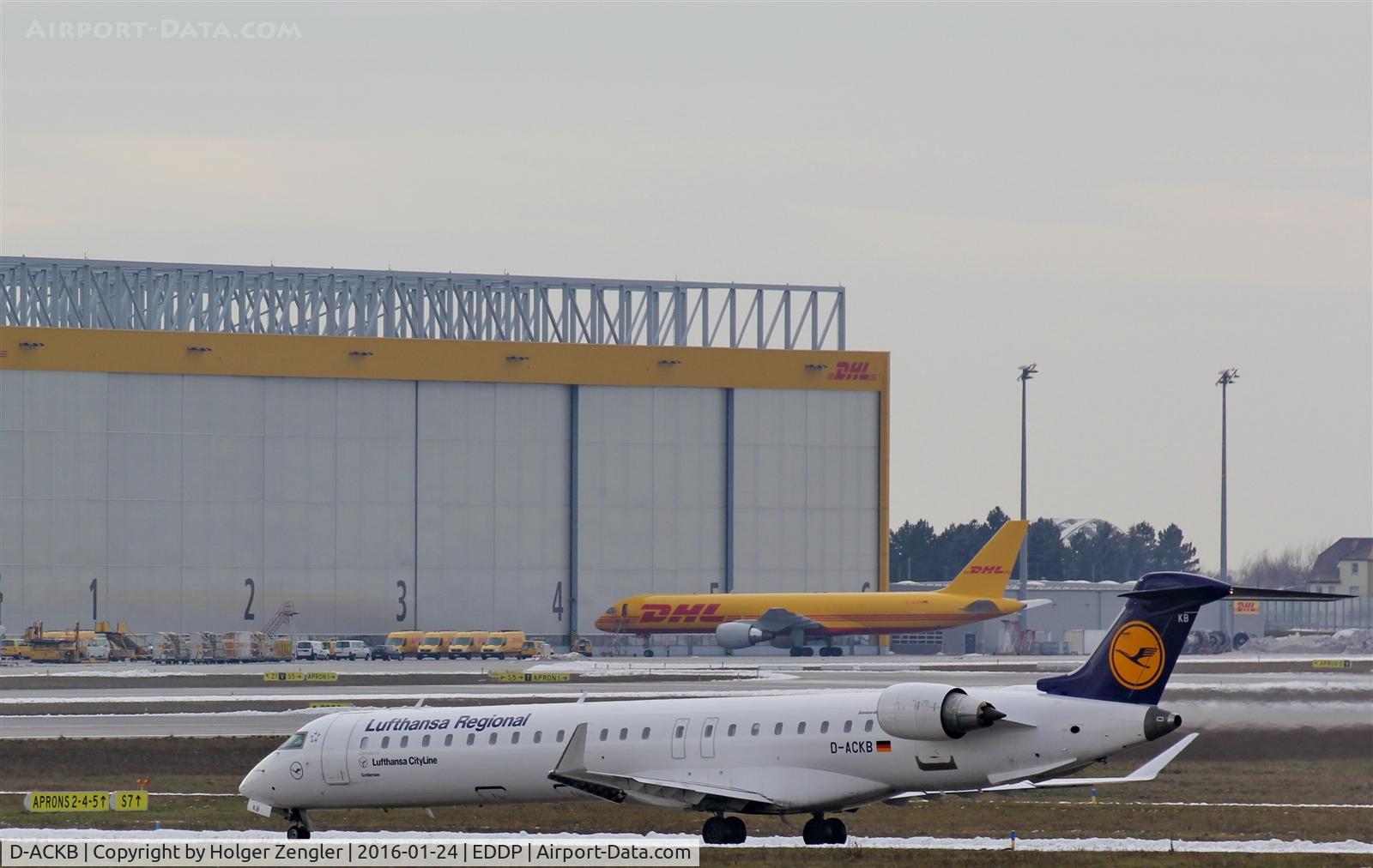D-ACKB, 2006 Bombardier CRJ-900LR (CL-600-2D24) C/N 15073, MUC shuttle on taxi to rwy 26L....