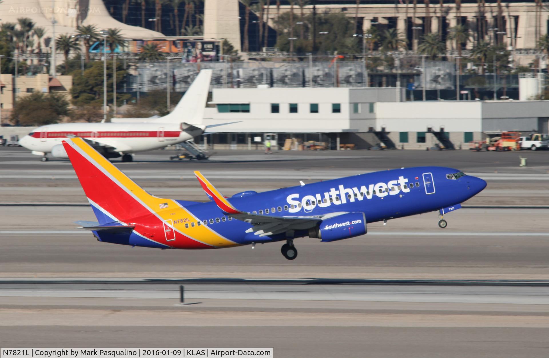 N7821L, 2002 Boeing 737-7CT C/N 32748, Boeing 737-700