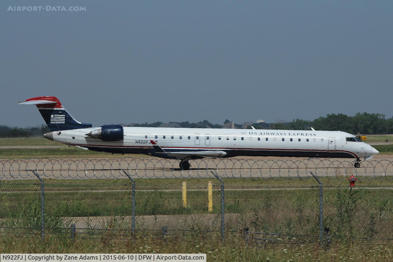 N922FJ, 2004 Bombardier CRJ-900ER (CL-600-2D24) C/N 15022, Landing at DFW Airport