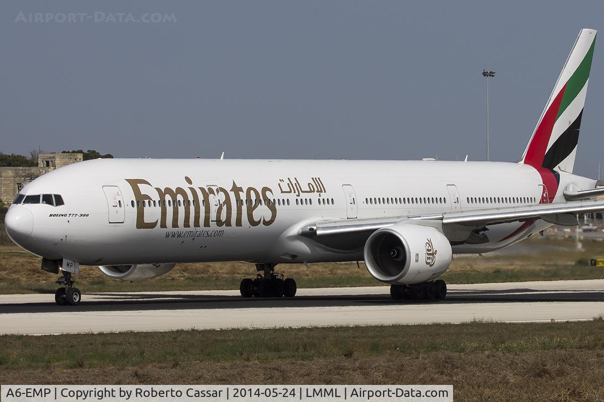 A6-EMP, 2001 Boeing 777-31H C/N 29395, Runway 31